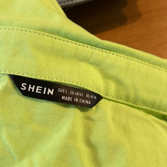 Short and crop top outfit - Picture 6 of 7